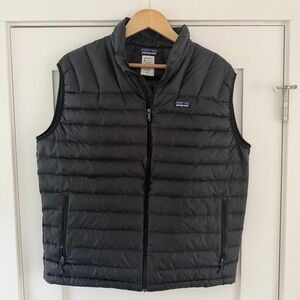 Patagonia Men's Black Quilted Vest